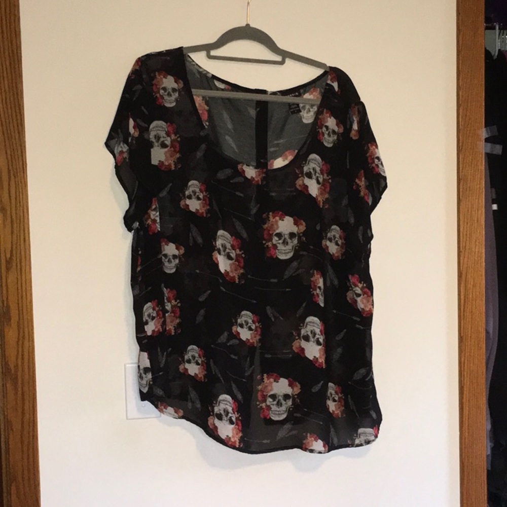 Torrid chiffon floral skull and arrow print button up blouse